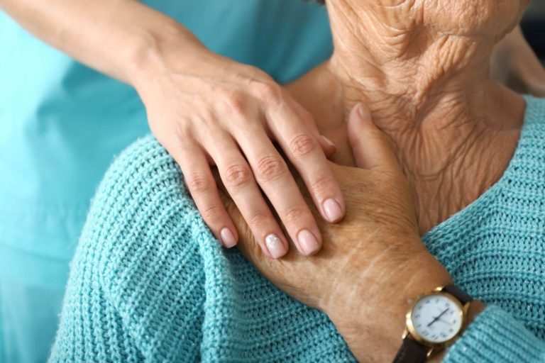 Opieka nad seniorem z reumatyzmem - o czym należy pamiętać
