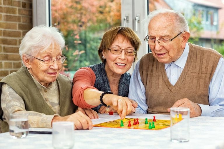 Zatrzymywanie demencji jak pomóc seniorowi zachować sprawność umysłową