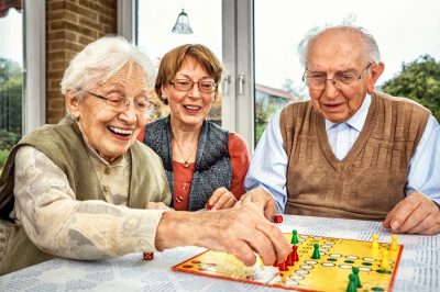Elderly couple and daughter playing board game, xxl+more: bartussek.xmstore